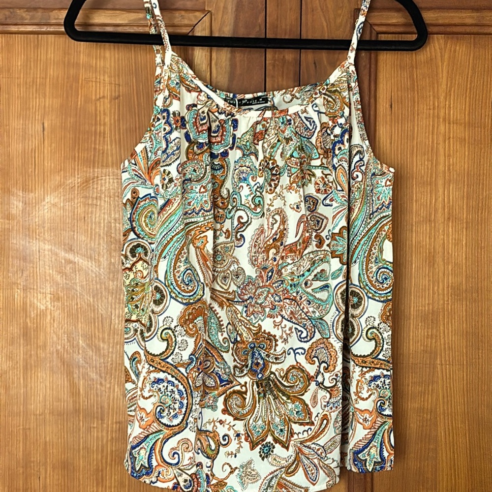 🍁🍁NWT Paisley printed cami